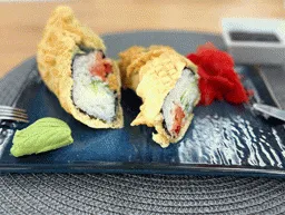 Темпура рол з лососем